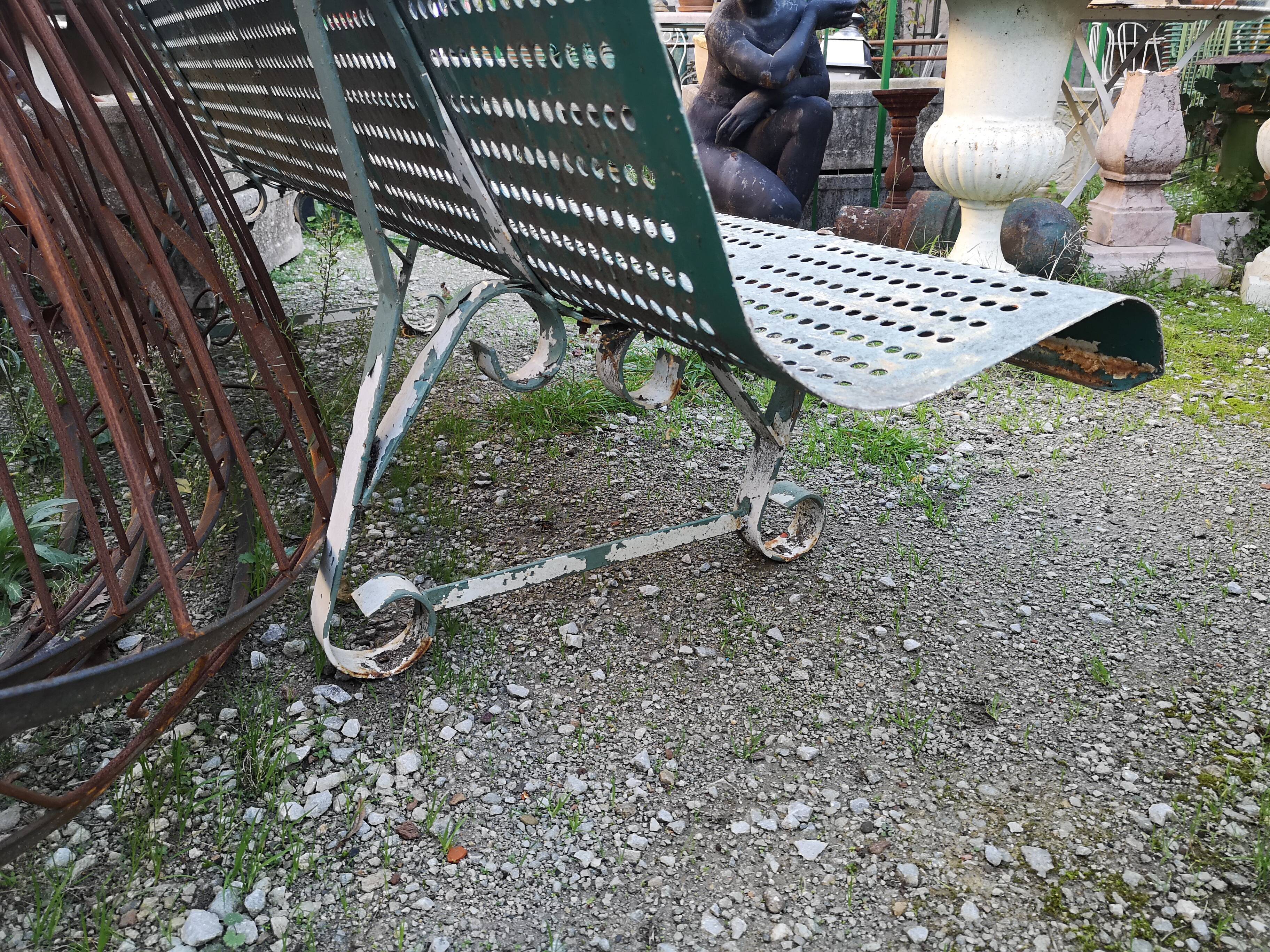 Banc métallique