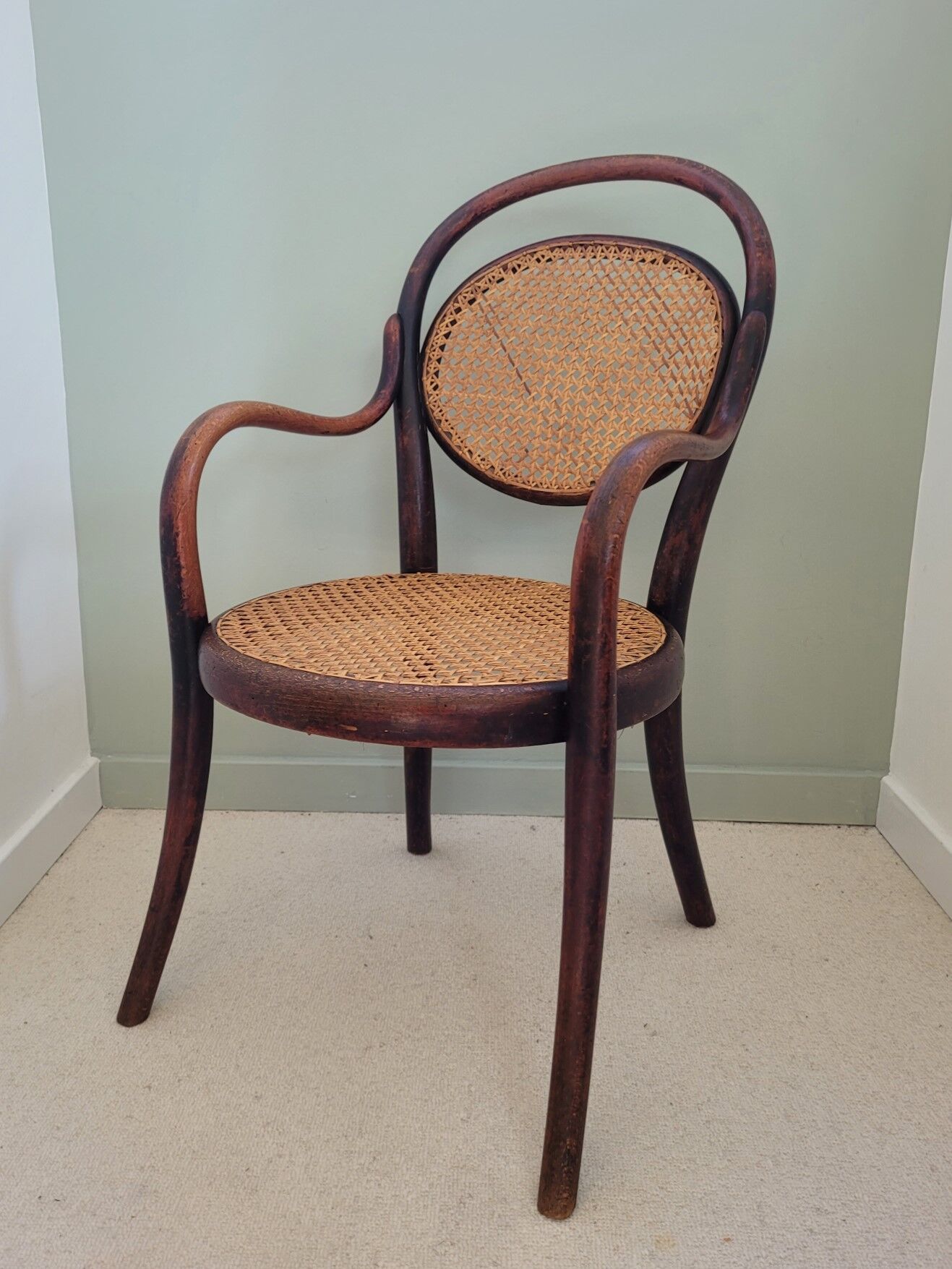 Fauteuil enfant Thonet en cannage vintage