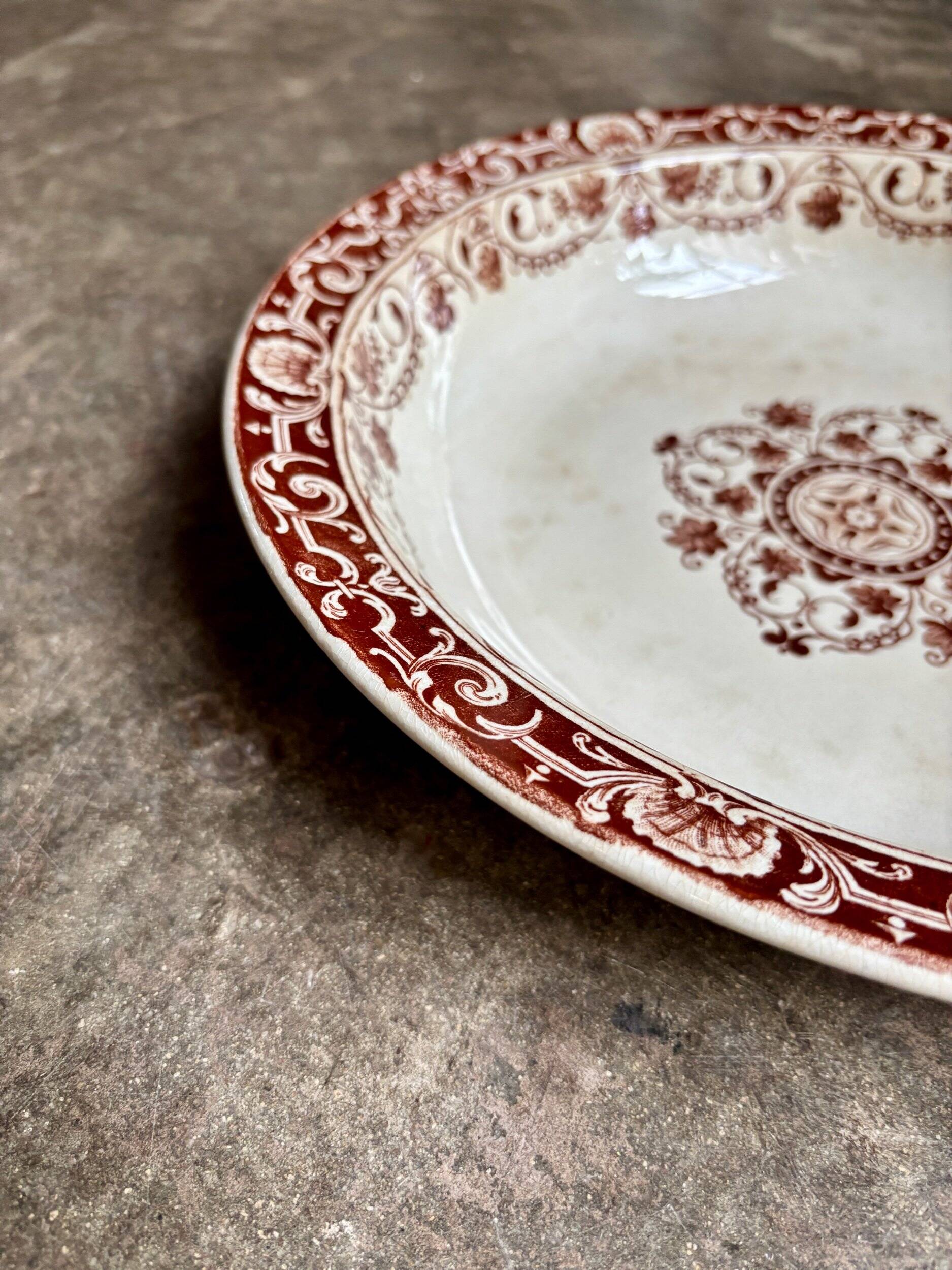 Round and hollow dish Jules Vieillard - Bordeaux in iron earth, service "Lou