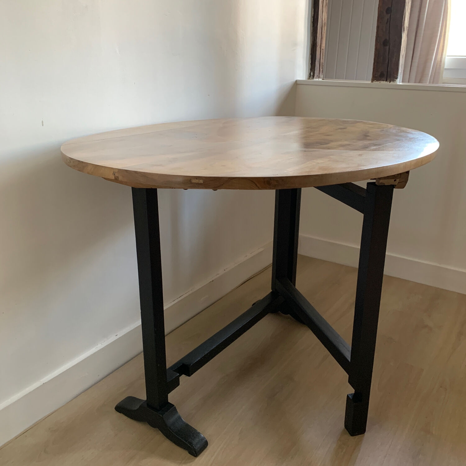 Walnut winegrower's table