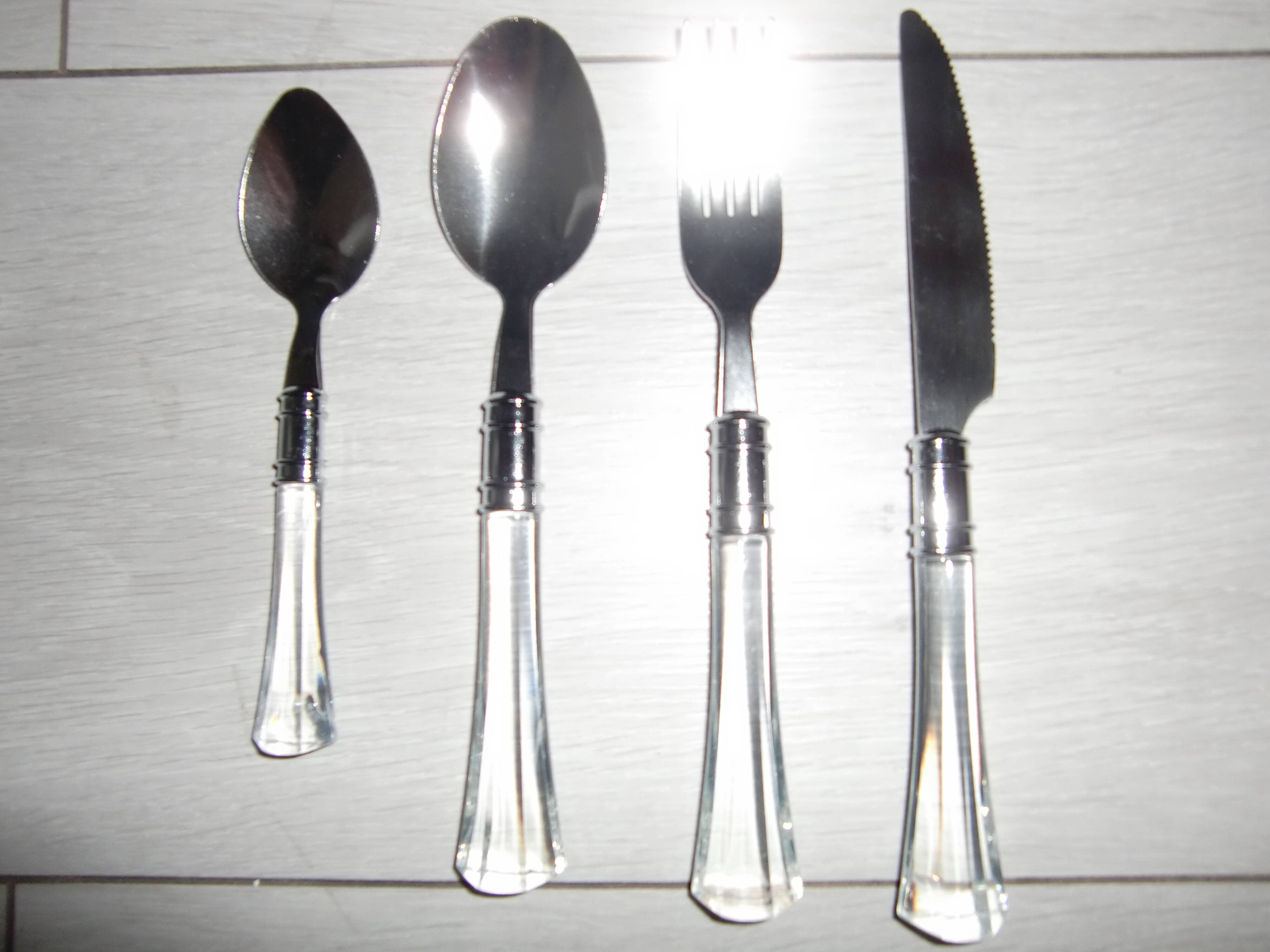 24-piece cutlery set (protective case and fabric storage)