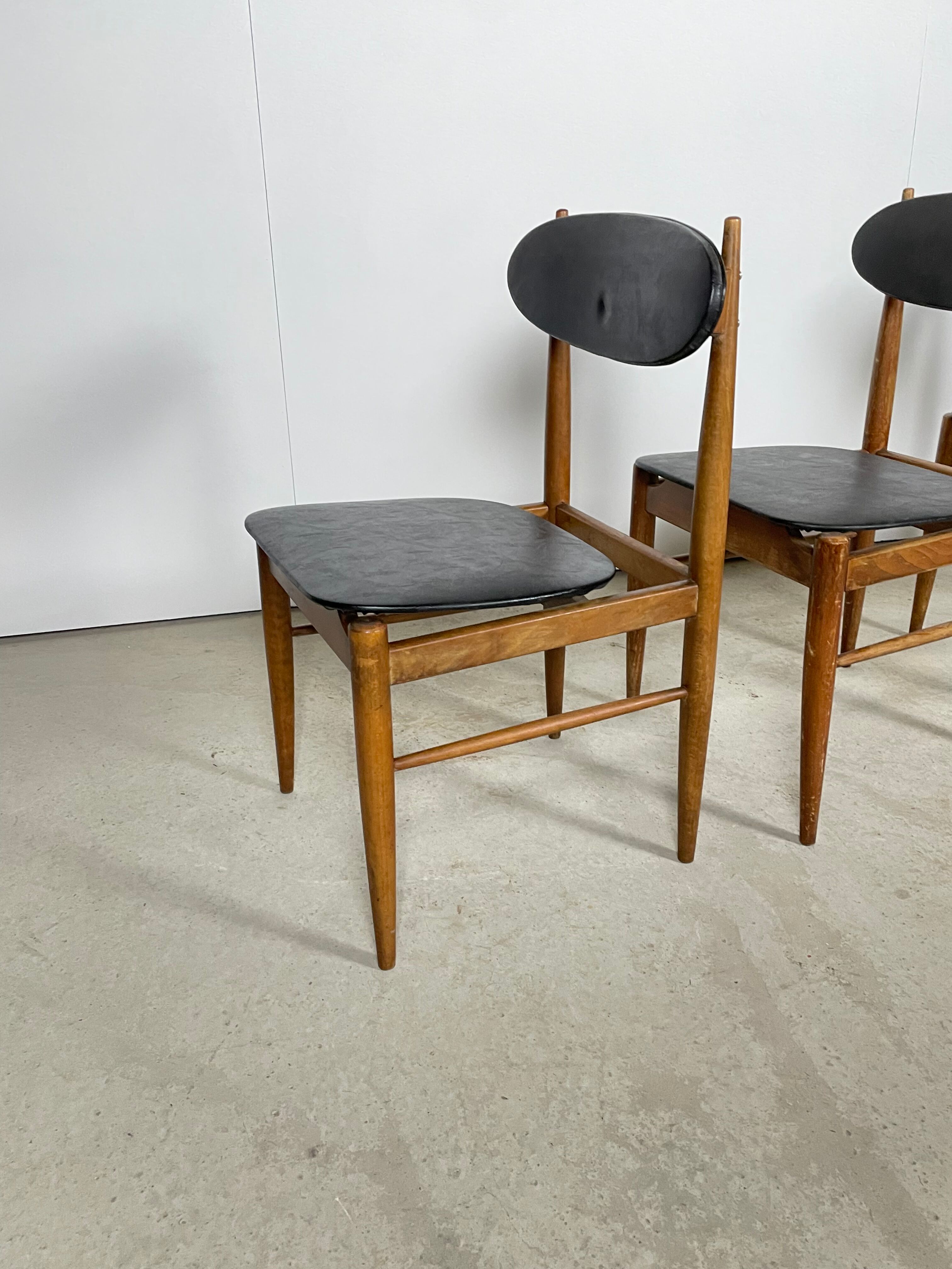 Set of 4 Scandinavian chairs