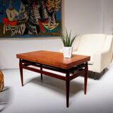 Flexible scandinavian vintage coffee table