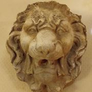 Ancien cadre doré ornement tête de lion sur plexiglas
