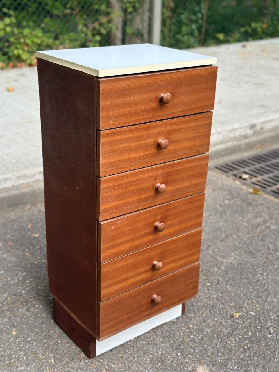 Scandinavian Mid-Century Modern chest of drawers with 6 mahogany and white wood drawers 19
