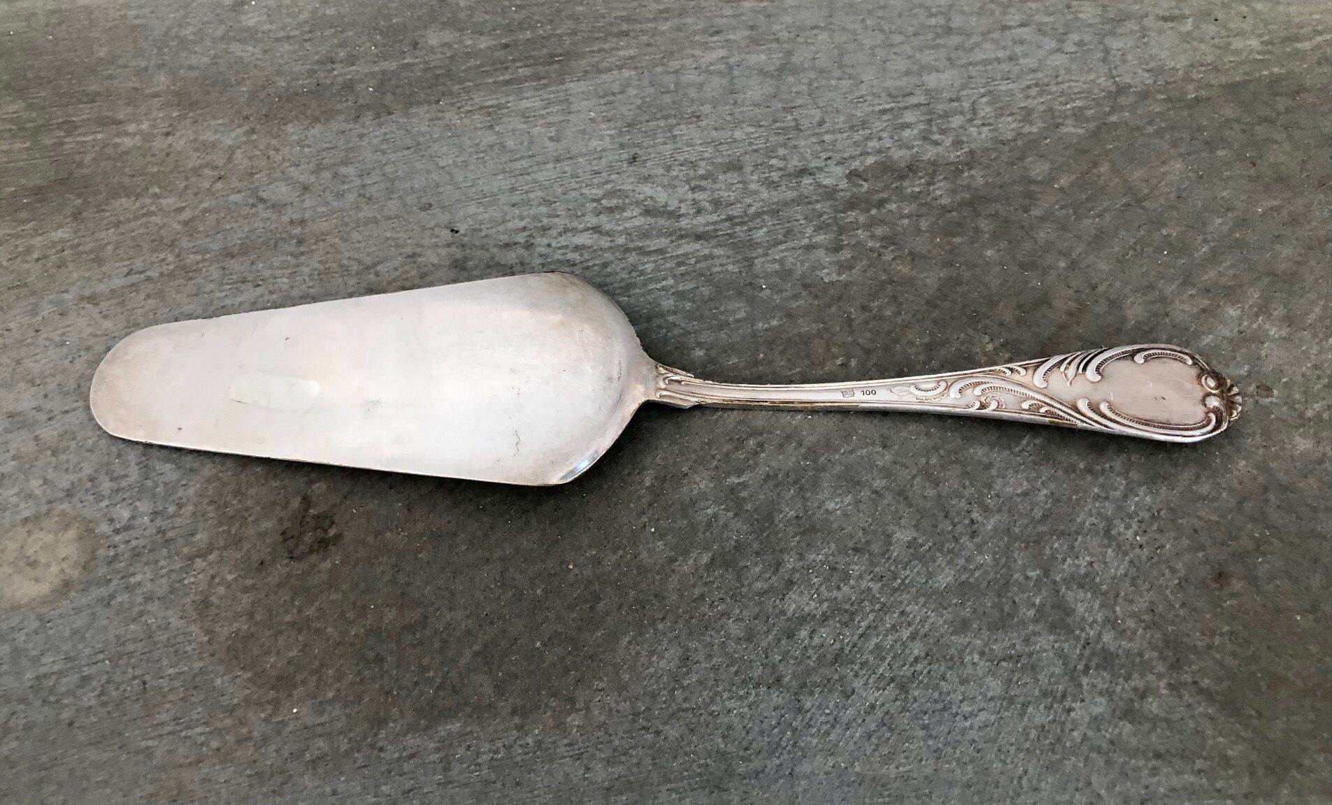 Silver metal cake shovel