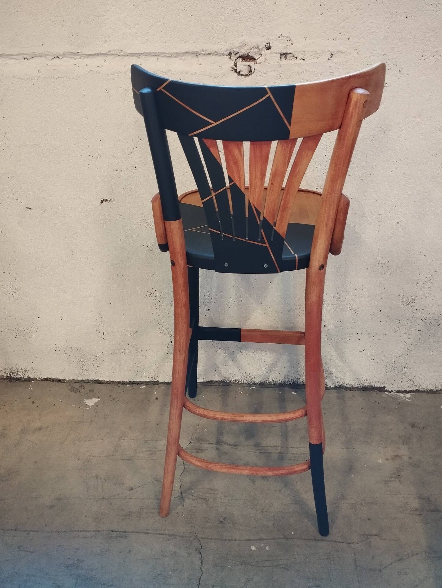 Bar stool