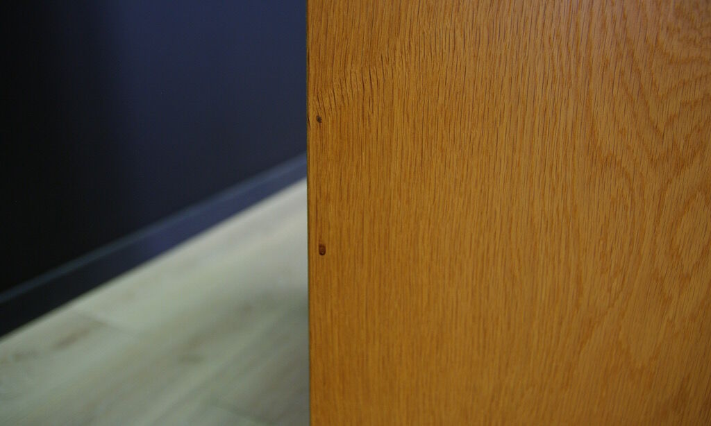 Dresser Carlo Jensen