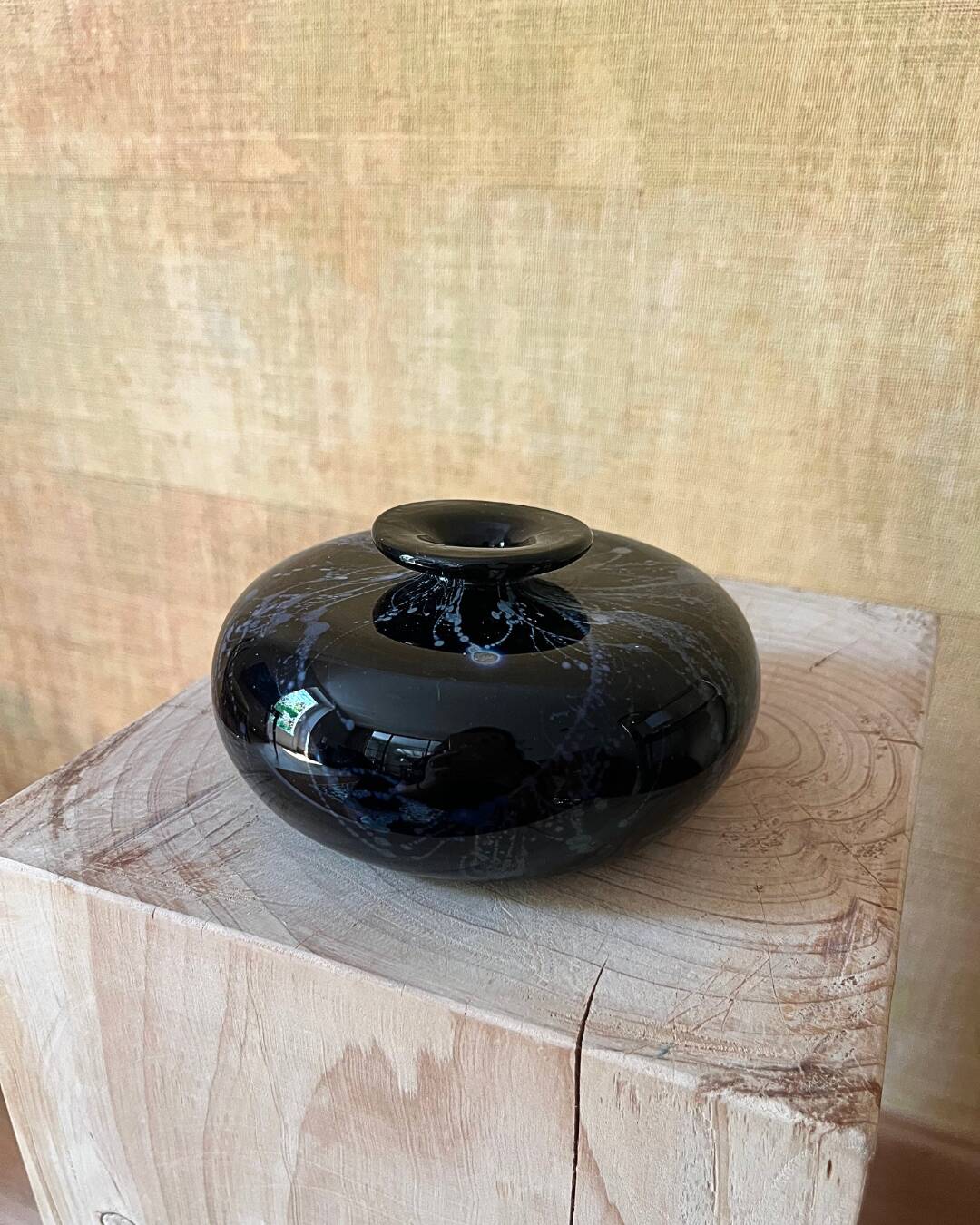 Flat blown glass soliflore - Silver glitter inclusions - France 60s-70s