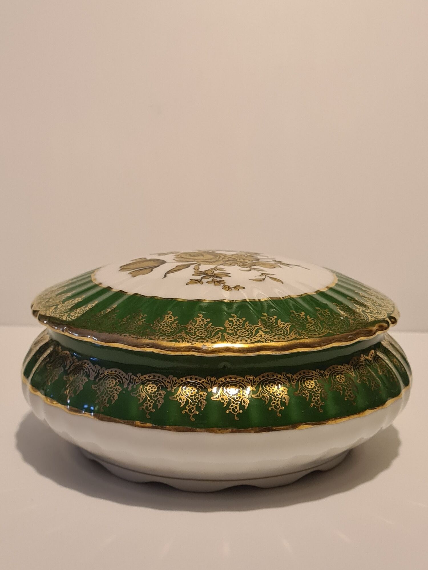 Boîte porcelaine d'art p.p. limoges décor floral