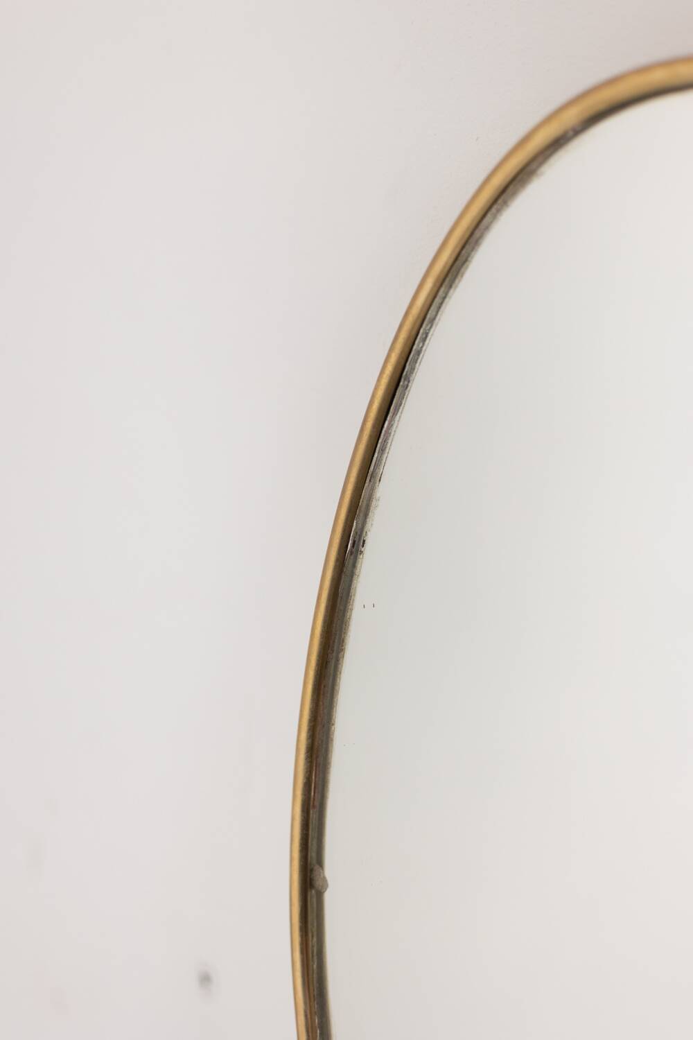 Paire de miroirs dans le goût de Gio Ponti. Circa 1970.