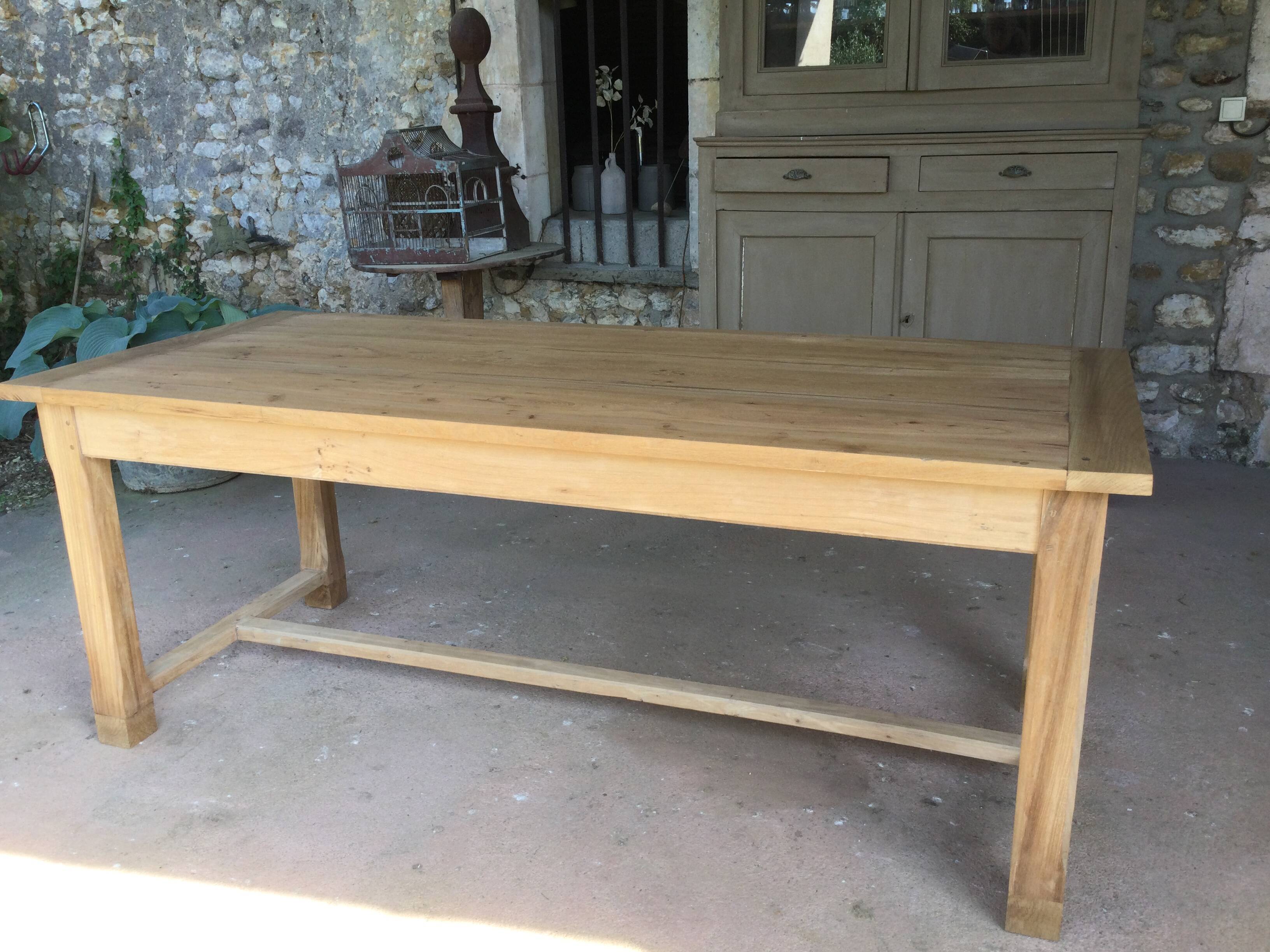 Ancienne table de ferme rénovée
