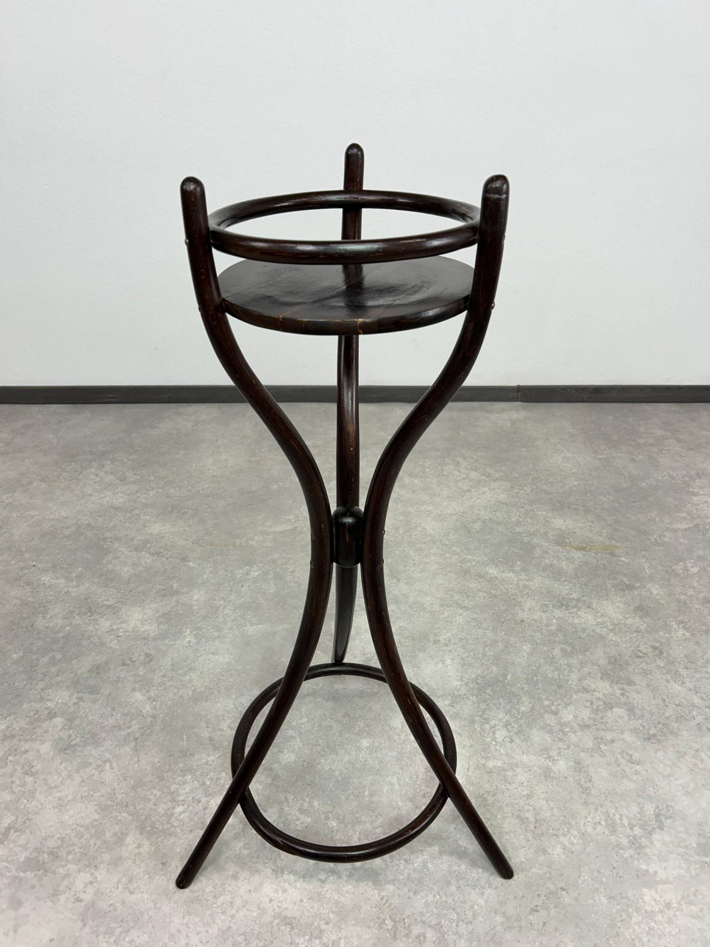 Porte-plante en bois courbé par Thonet