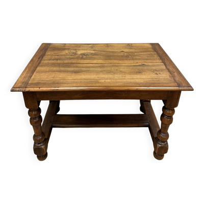Table en noyer de style Louis XIII de la fin du XIX ème siècle