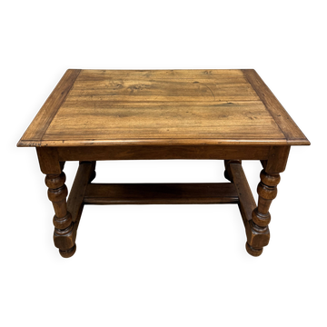 Walnut table in Louis XIII style from the late 19th century.