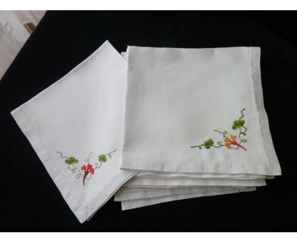 Set de 6 serviettes de table en lin blanc broderies dans un angle  50 x 53 cm