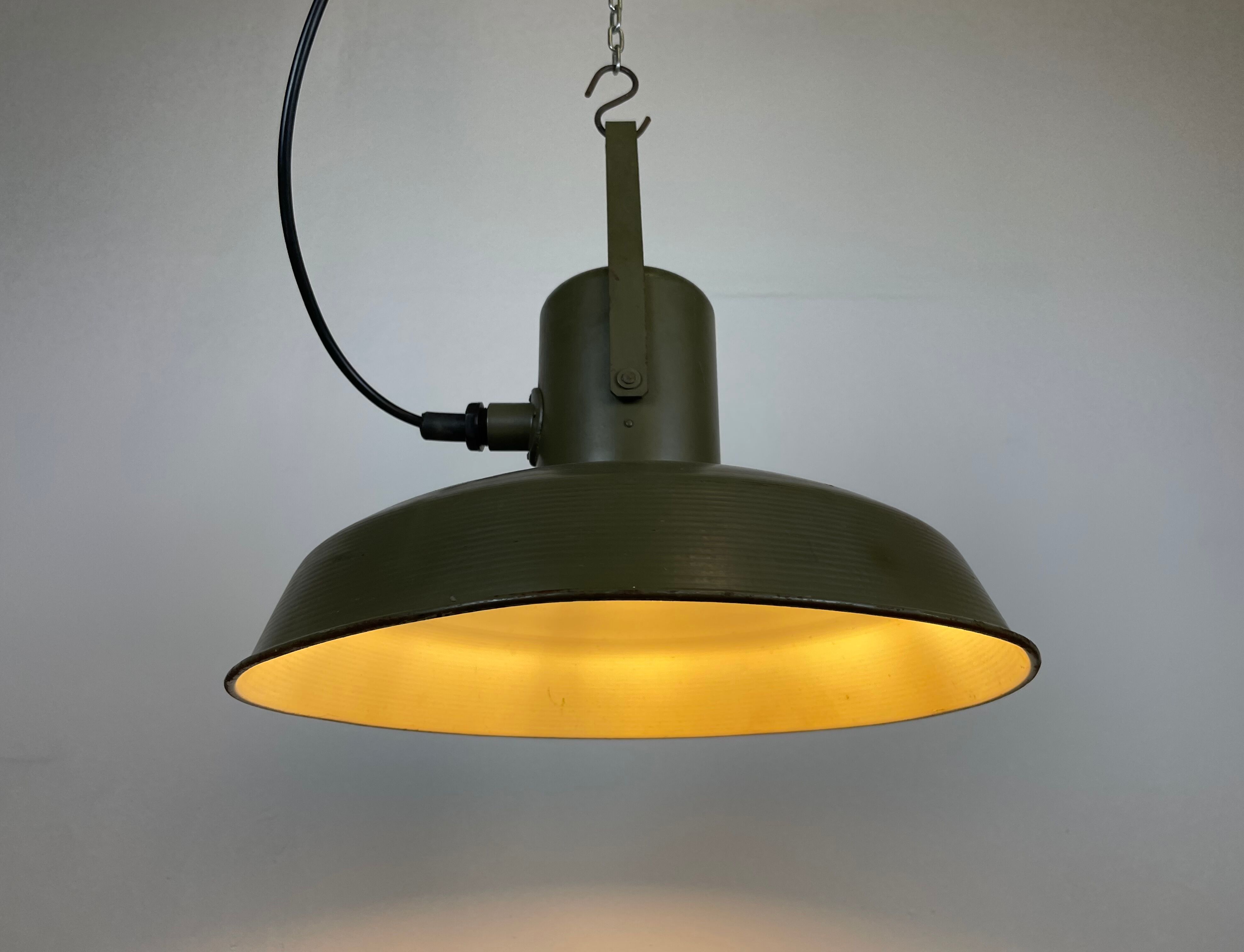 Vintage green army pendant lamp, 1960s