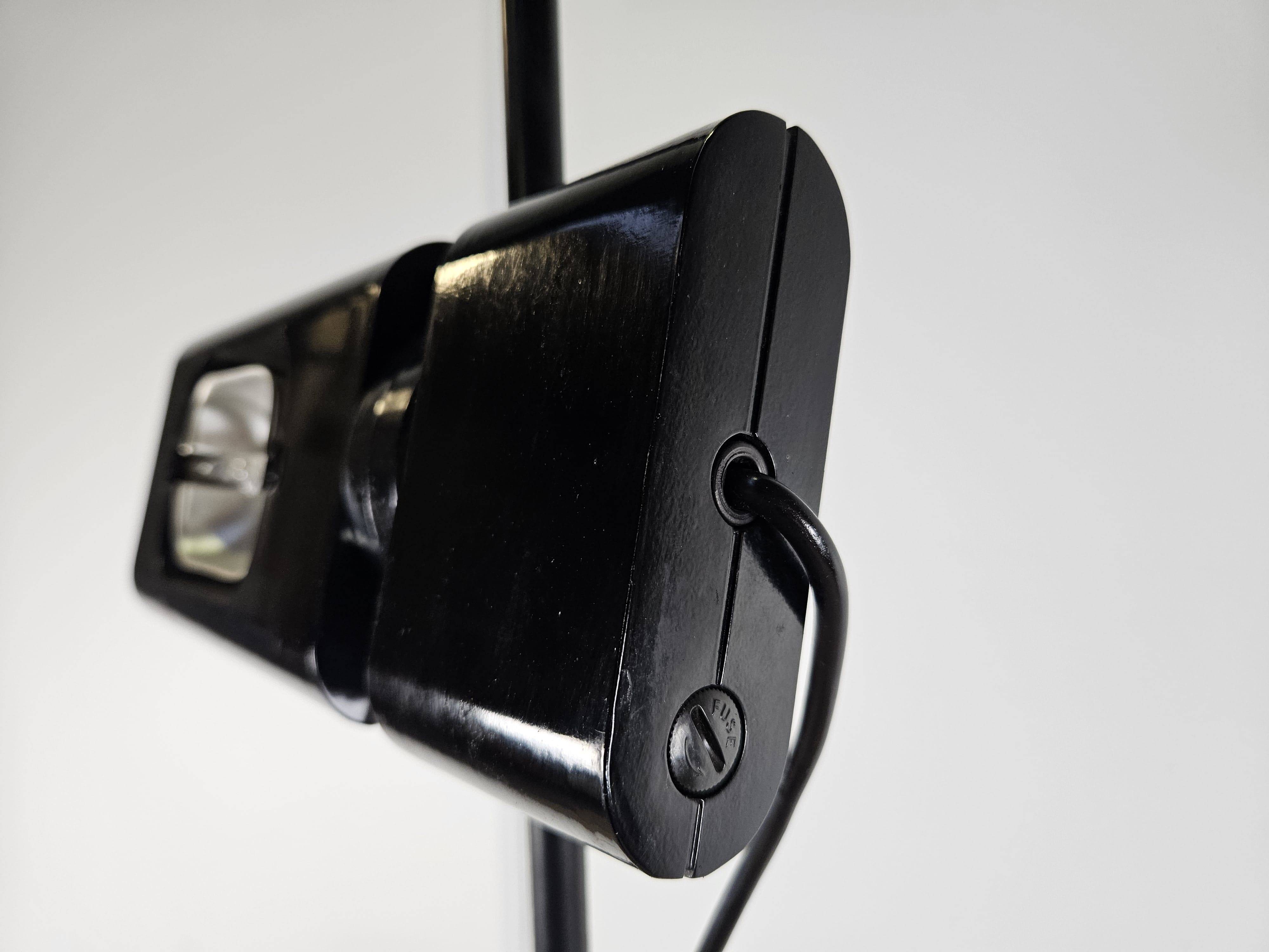 Lampadaire Aton conçu par Ernesto Gismondi en 1980 pour Artemide