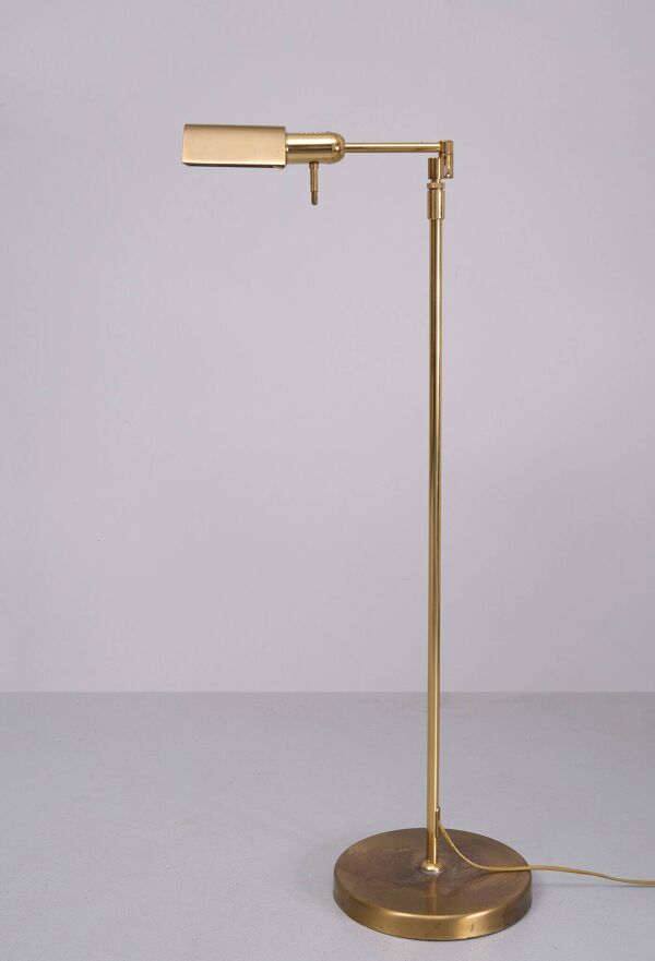 Lampadaire à bras oscillant Herda en laiton 1980