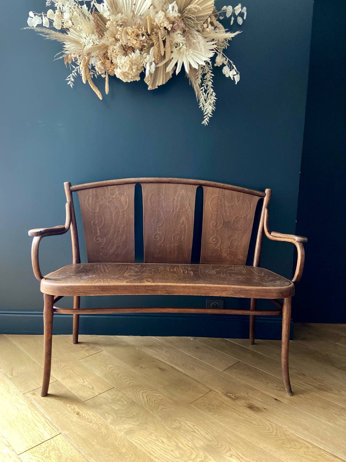 Bistro-style bench in embossed wood stamped Thonet - early 20th century