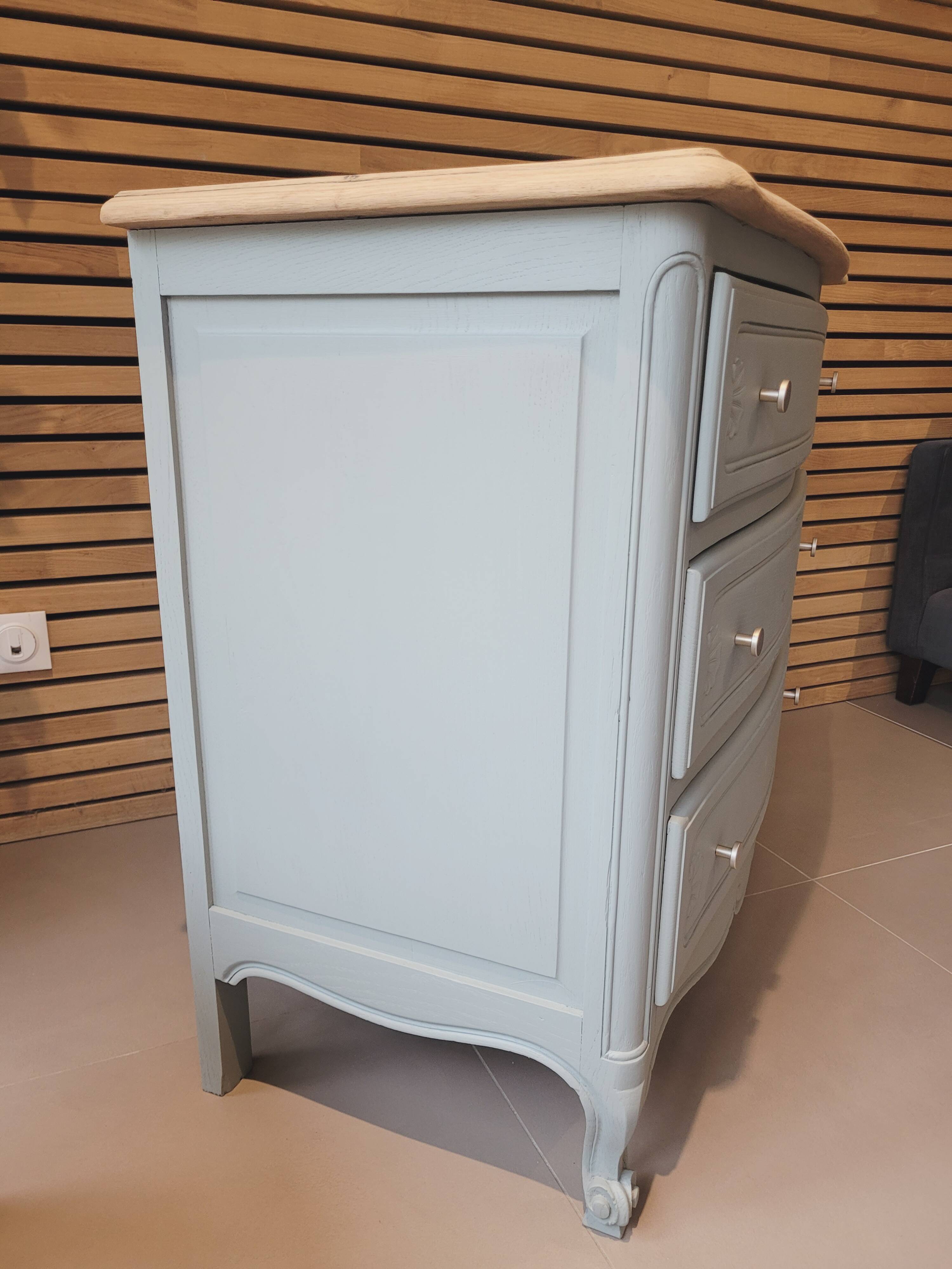 Regency-style chest of drawers