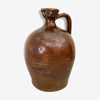 Cruche antique en terre cuite