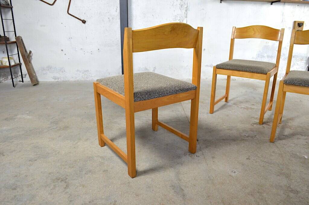 4 Vintage Elm Chairs 1970/1980, 4 seats in solid blond wood