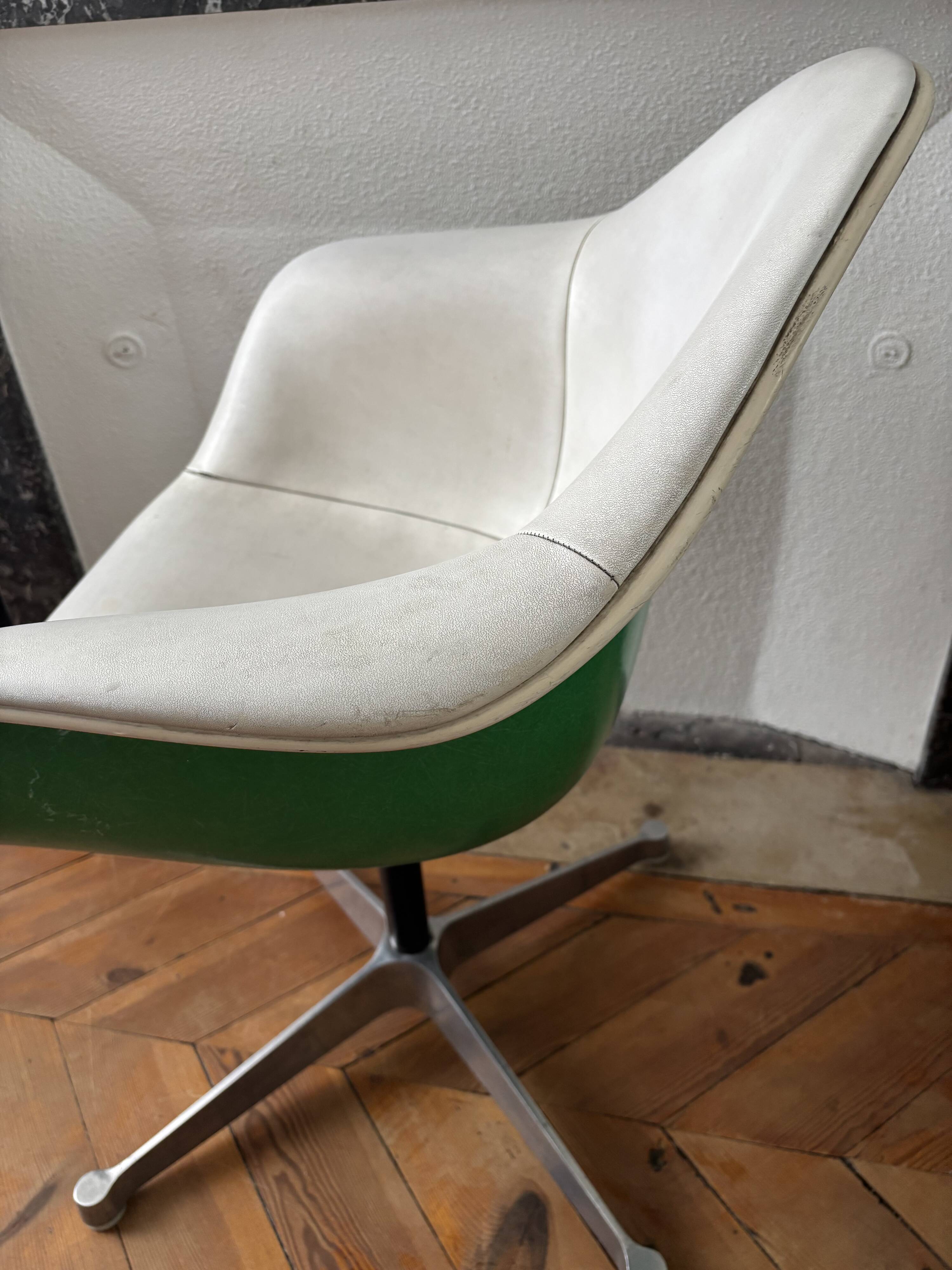 DAT Executive Chair by Charles and Ray Eames by Herman Miller 1950