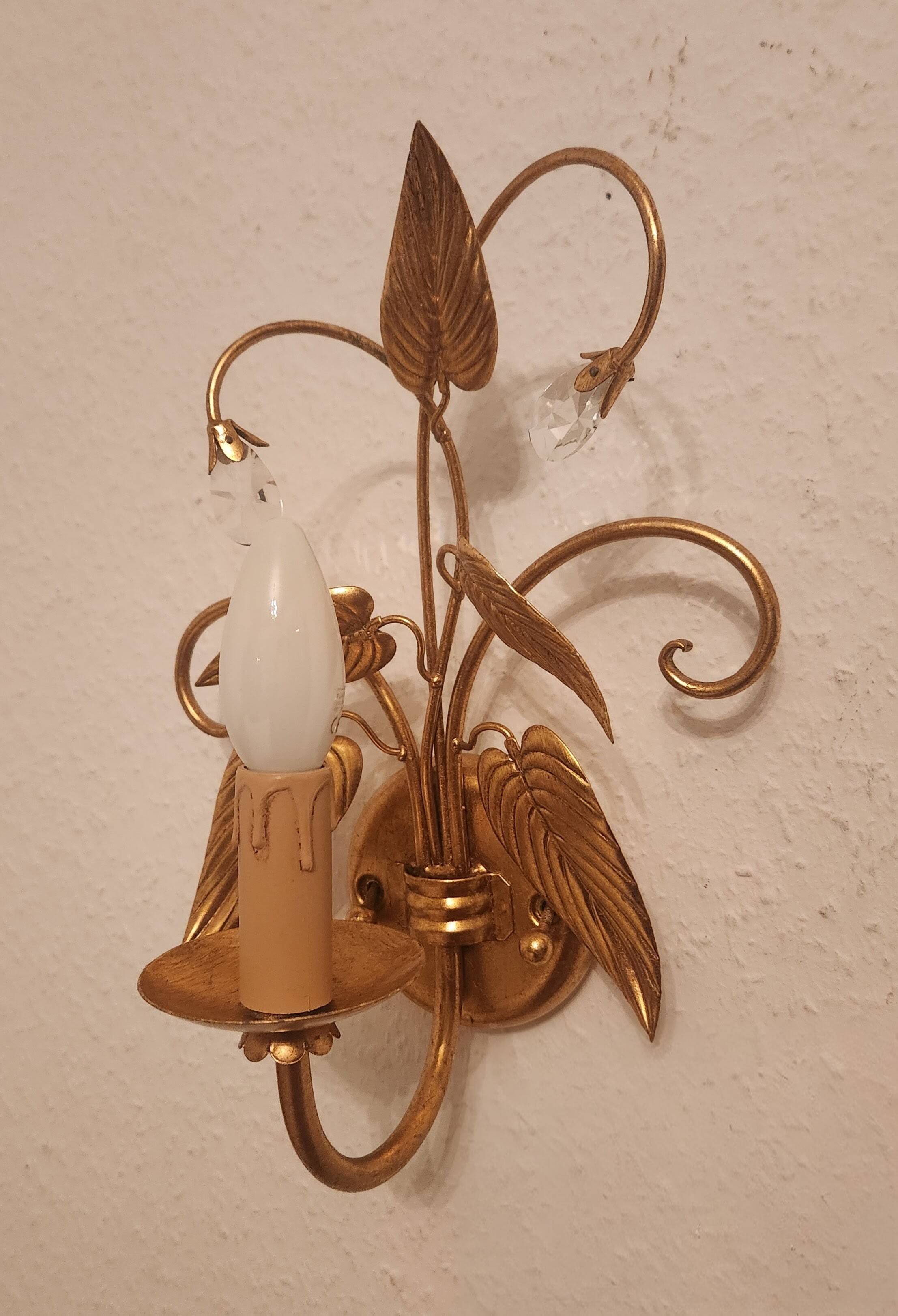 Shabby Wandlampe vergoldet Blattgold Kristallelemente Hollywood Regency 70s