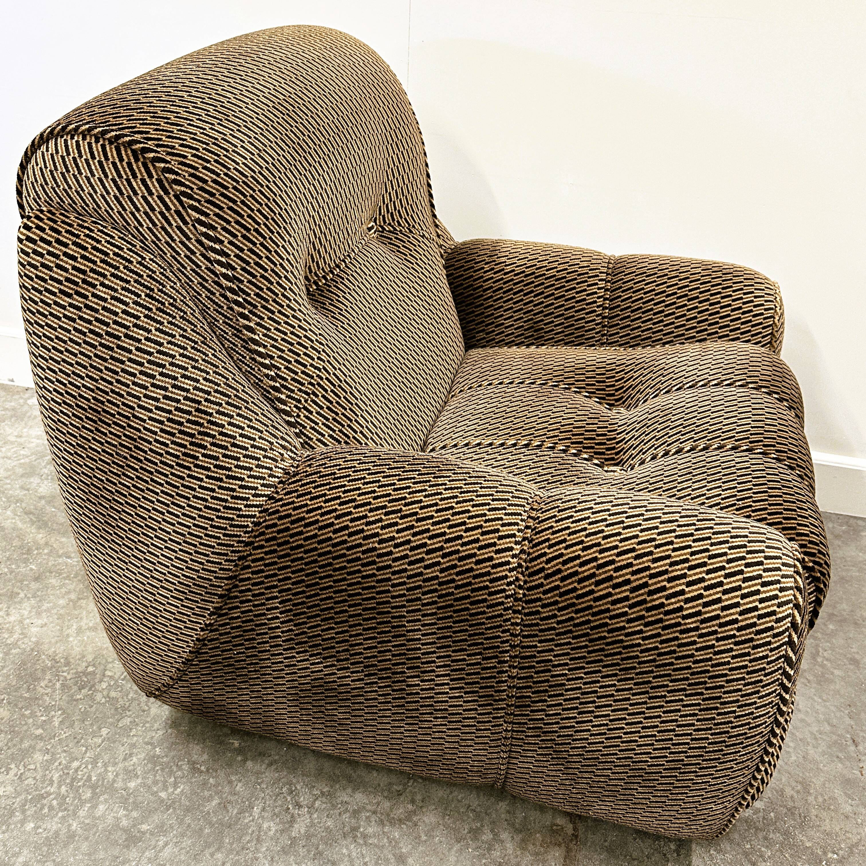 Paire de chaises longues italiennes, revêtement d'origine. Italie, années 1970.