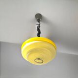 Lampe à suspension en acrylique Space Age des années 70 en jaune et blanc, Italie
