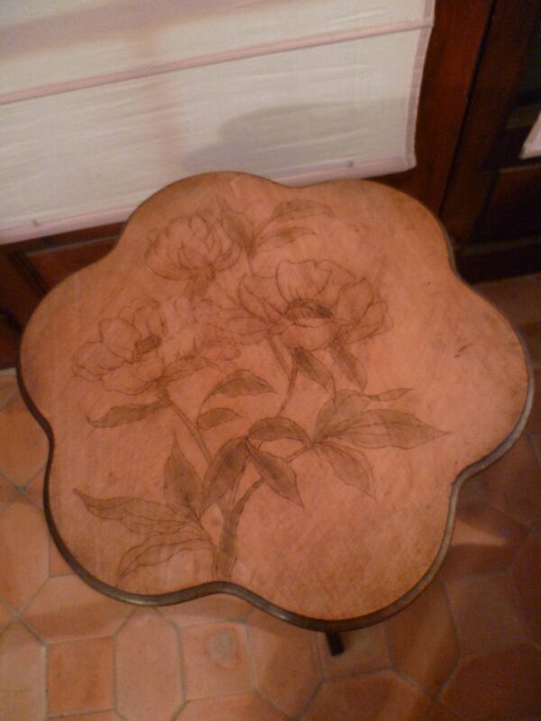 Table gueridon table a the art nouveau en bois decor floral signé gervaise