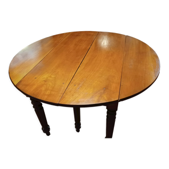 Round table 6 feet with extensions