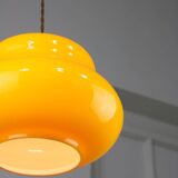 Lampe à suspension italienne du milieu du siècle en verre jaune et laiton