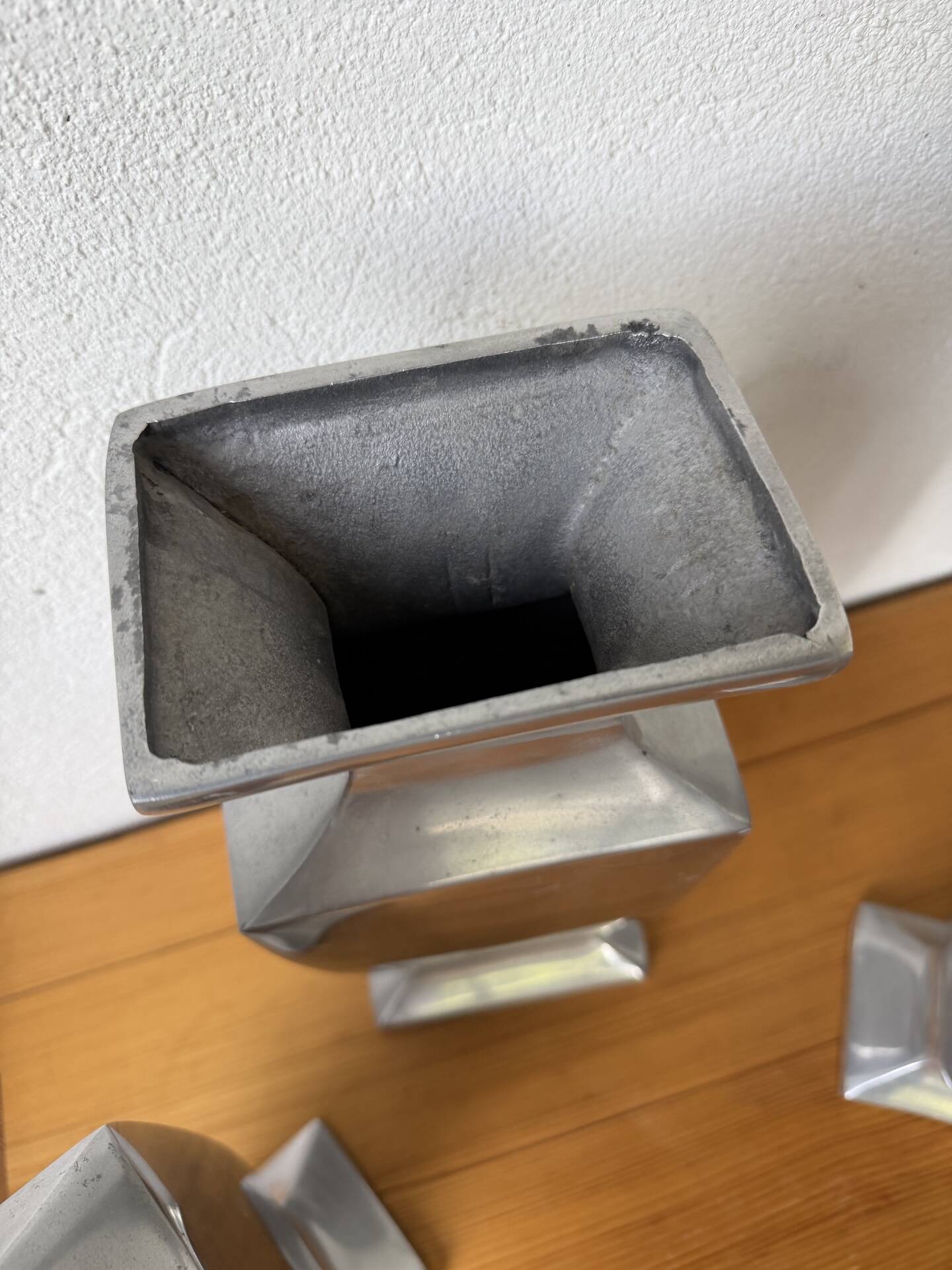 Set 4 vases en fonte d’aluminium