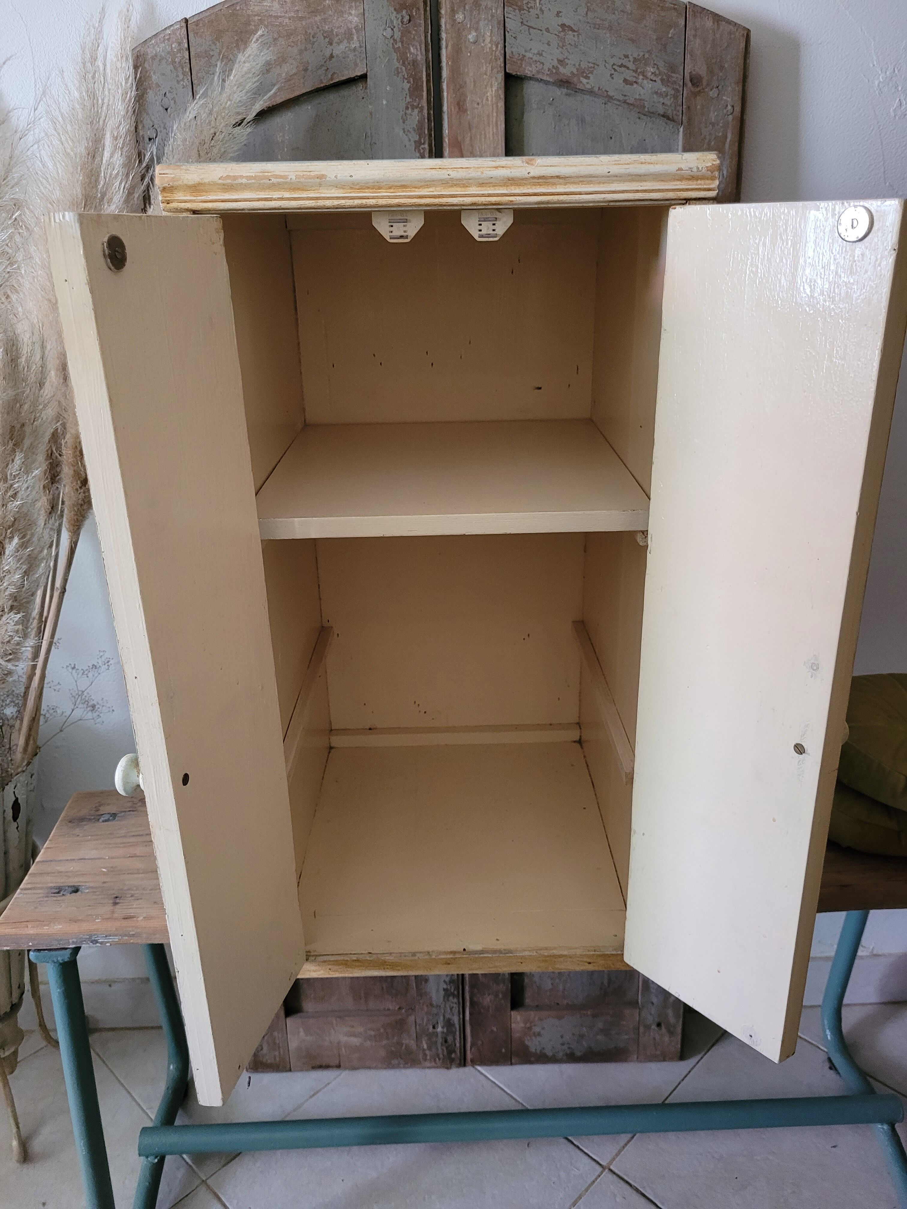 Storage cabinet