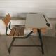Bureau d’écolier ancien pour enfant en formica