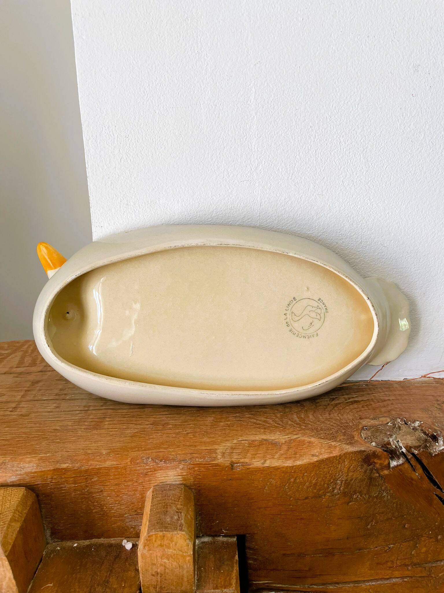 Plate barbotine duck / goose (French pottery)