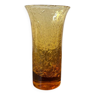 Vase en verre bullé orange années 60