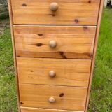 Pine chest of drawers