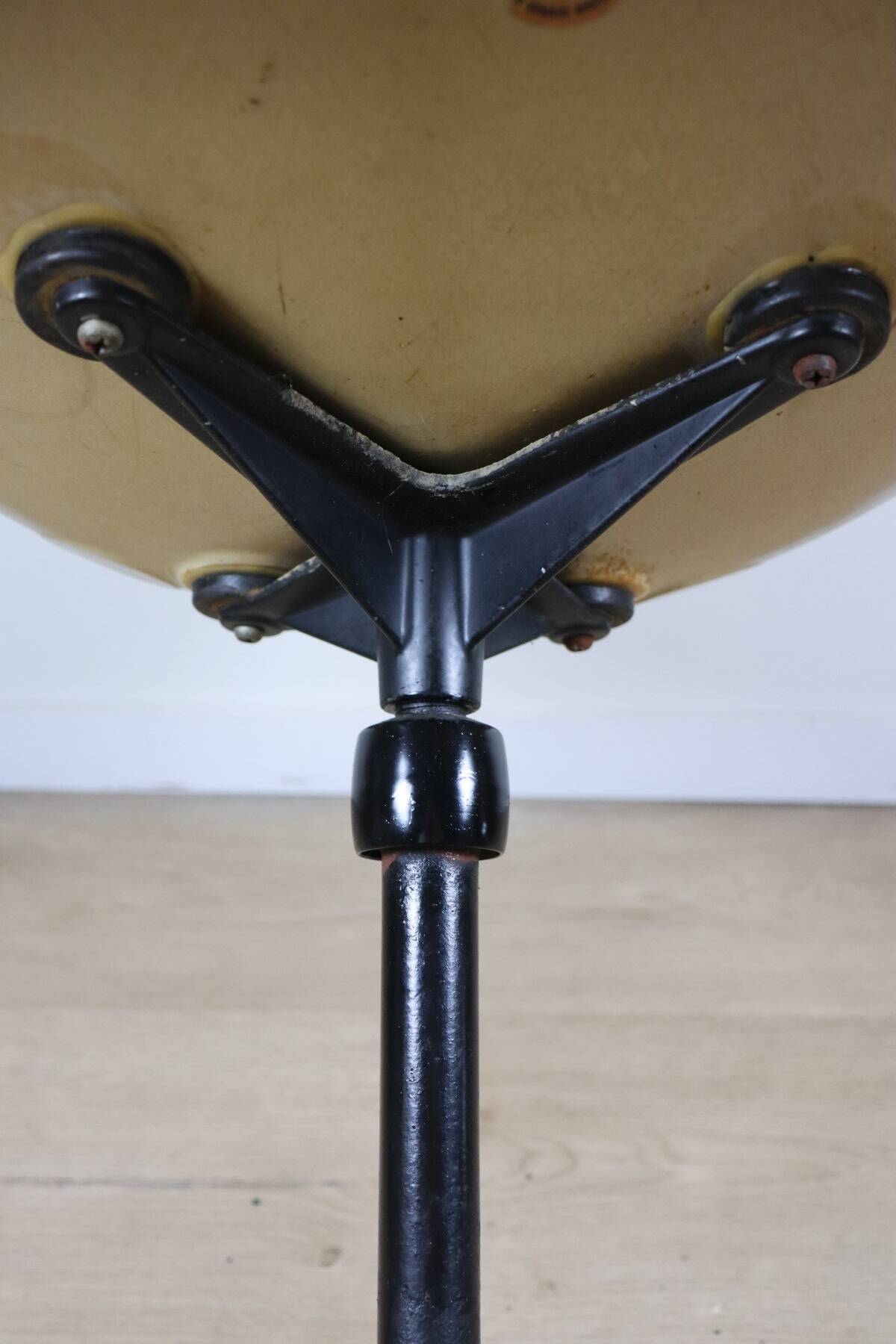 Chaise Eames Herman Miller - Fibre de verre pivotante réglable - 1960