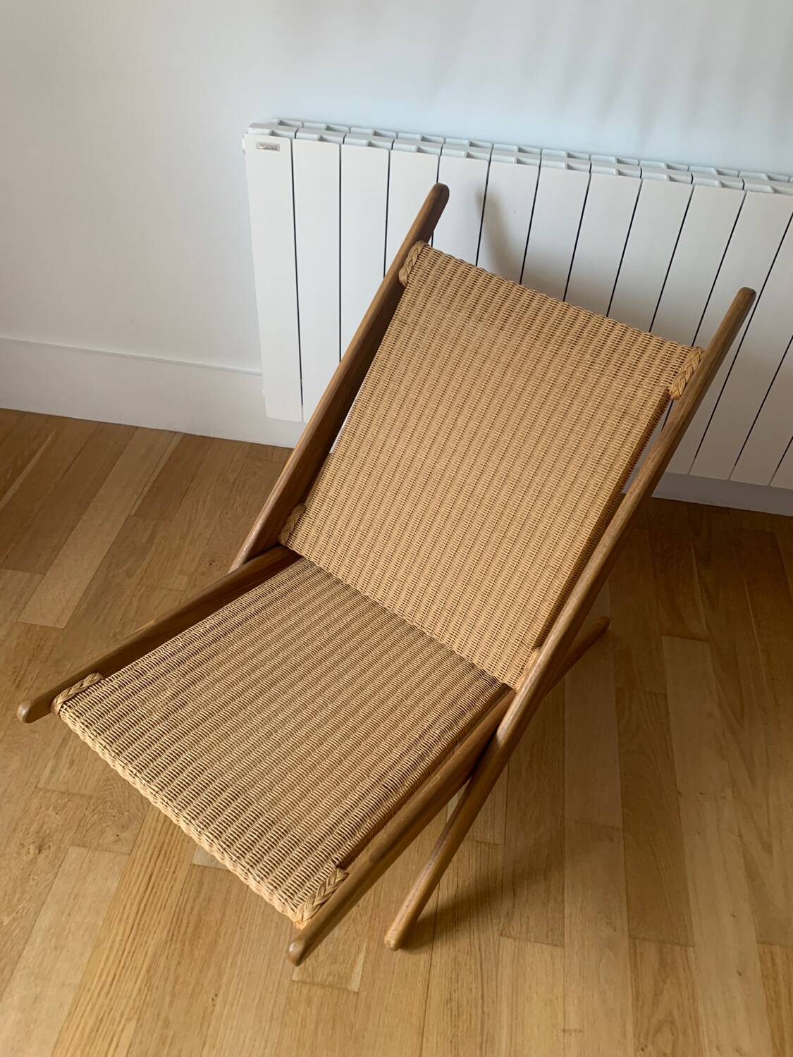 Foldable Scandinavian style deck chair