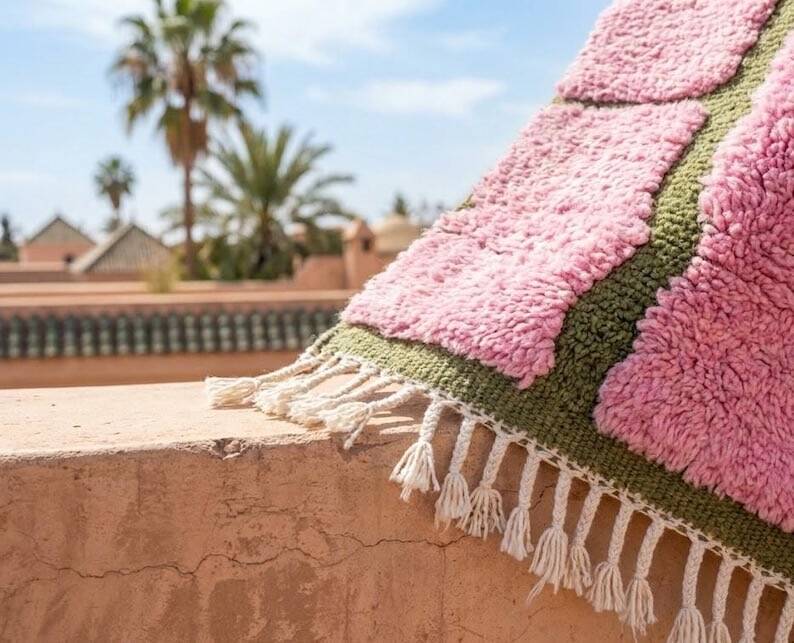 Handwoven traditional Berber rug, size 150/250 cm.