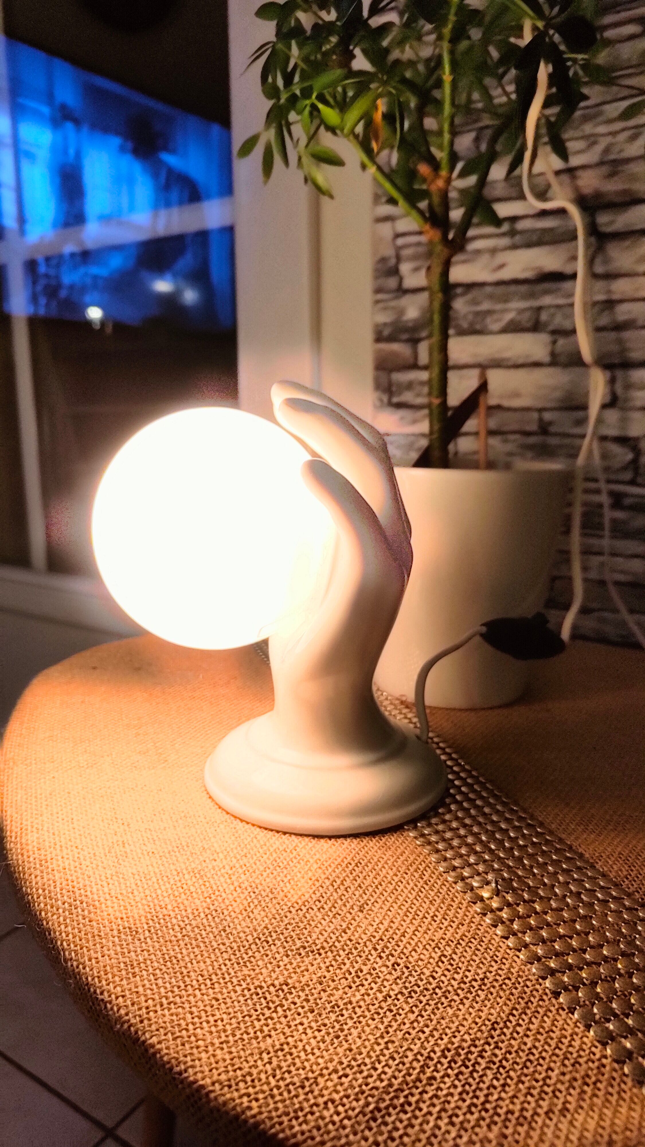 Opaline hand lamp