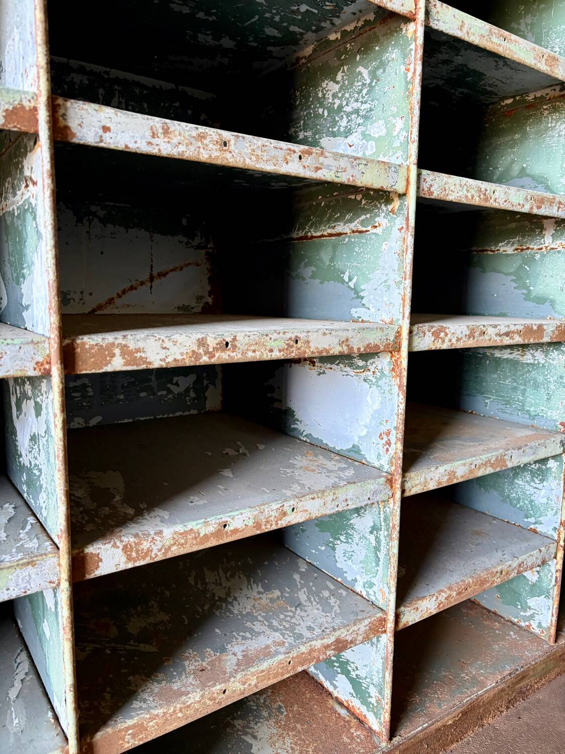 Large double-body industrial shelf in patinated metal – t furniture