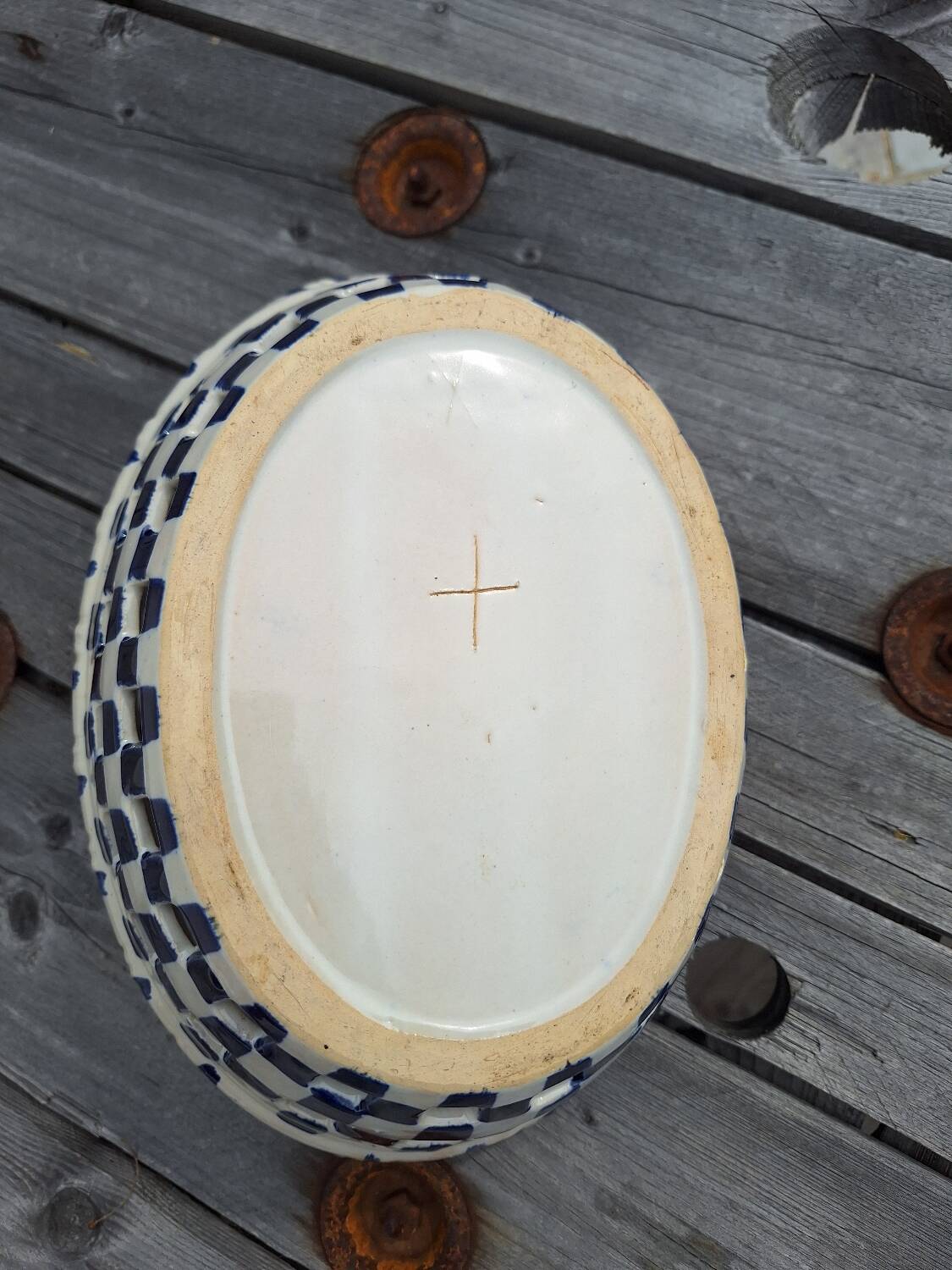 Ceramic basket fruit bowl