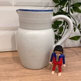 Broc pitcher in sandstone of the rock