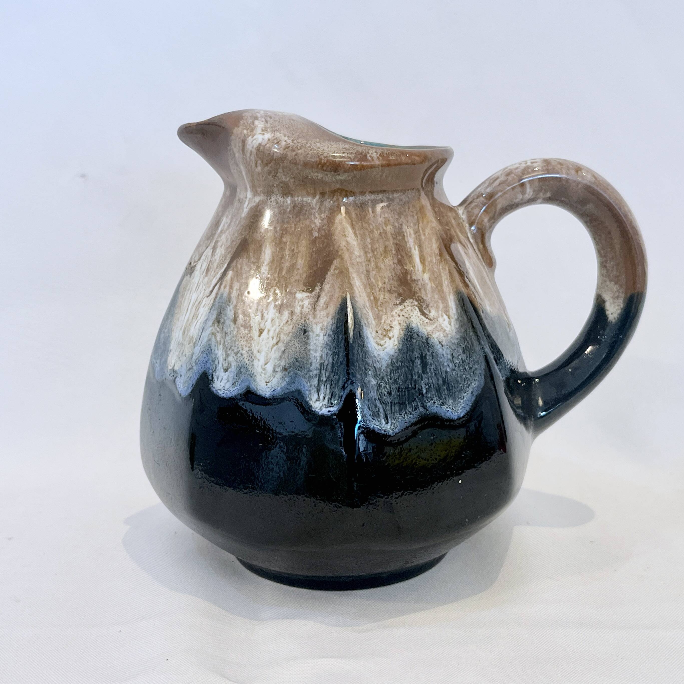 Pichet alpho en grès flammé noir et beige vintage 1930 1940 cruche à eau