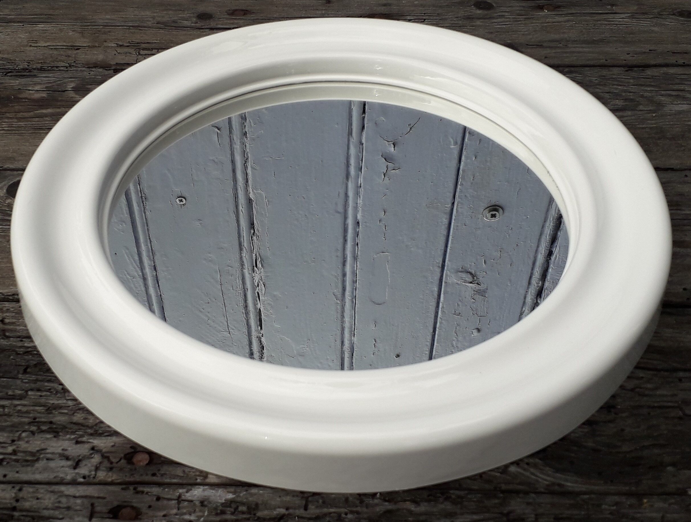 Round white plastic mirror 34x34 cm