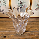 Flared glass vase in the shape of a flower / corolla, bubble effect in the style of Vannes art.